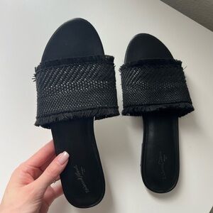 Womans black sandals